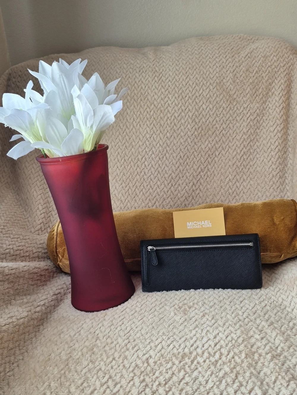 Michael Kors Black Saffiano Trifold Key & Card Holder with Logo Plaque In Silver